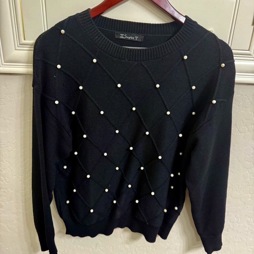 Simple Black Crew Neck Sweater Fine Gauge Fitted